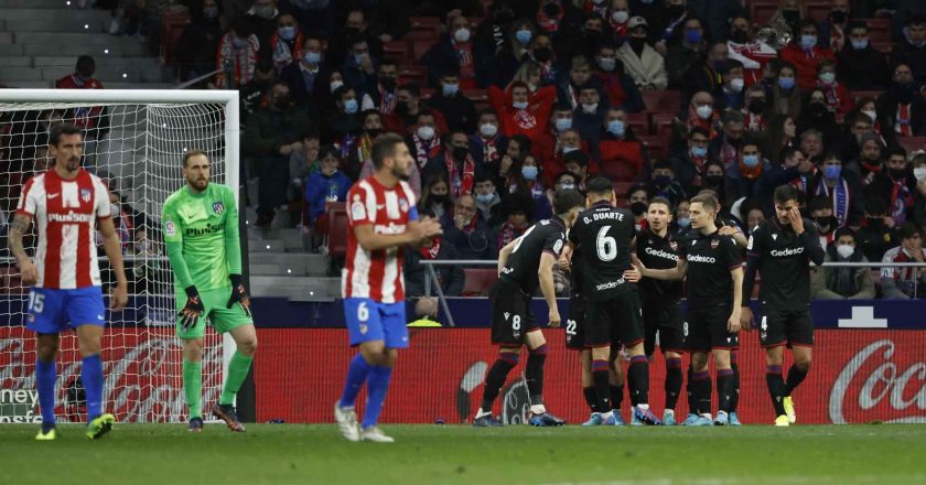 Atlético Madrid perde em casa com último