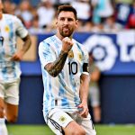 Messi marca 5 golos à Estónia
