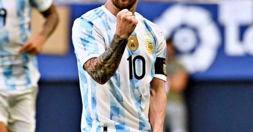 Messi marca 5 golos à Estónia