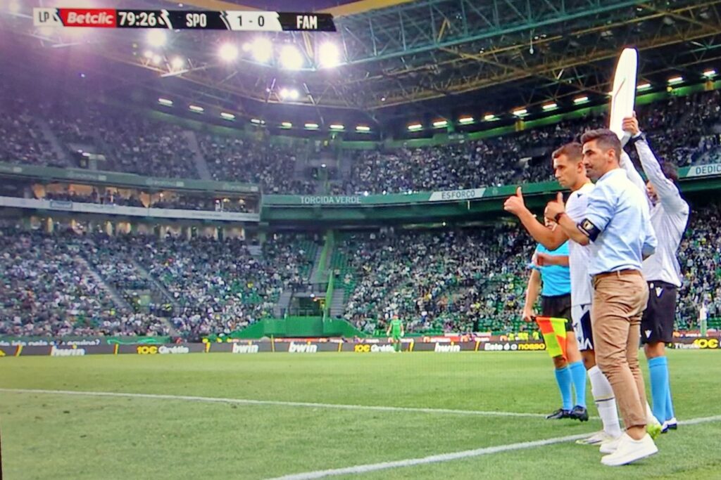 Adeptos do Sporting não se esqueceram de Henrique Araújo e assobiaram o jogador