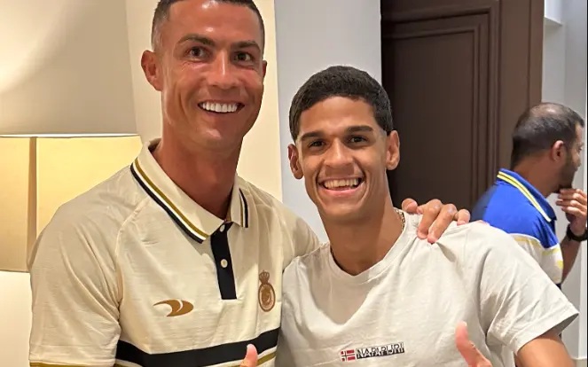 Luva de Pedreiro revela nome do filho com homenagem a Cristiano Ronaldo