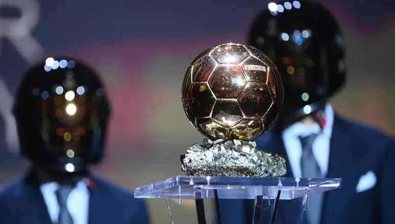 A posição dos jogadores portugueses na gala da Bola de Ouro