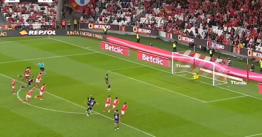 (Re-)Veja o penalti defendido por Trubin (VÍDEO)