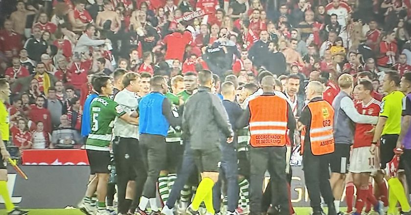 (VÍDEO) Jogadores do Benfica e Sporting entraram em confronto após apito final da partida