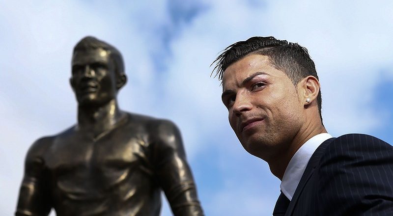 Inaugurada estátua de Ronaldo na Arábia Saudita (vídeo)