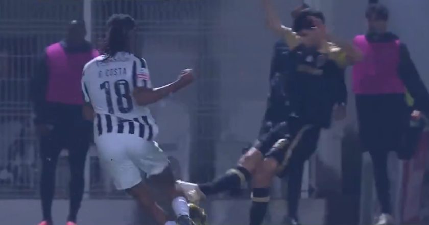 Portimonense ficou a pedir vermelho para Neto neste lance (VÍDEO)