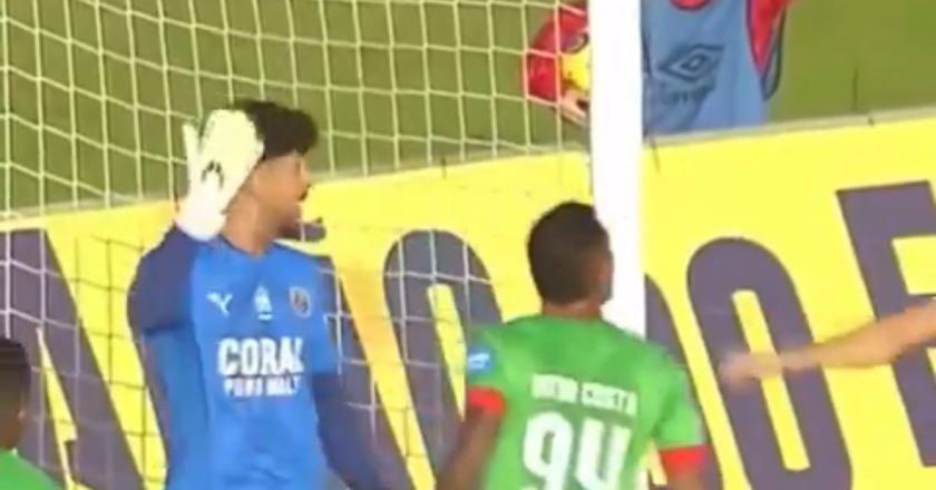 (VÍDEO) O golaço hilariante que garantiu a vitória ao Santa Clara frente ao Marítimo