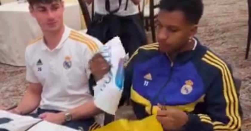 Adepta ofereceu camisola de CR7 a Rodrygo e esta foi a reação (VÍDEO)