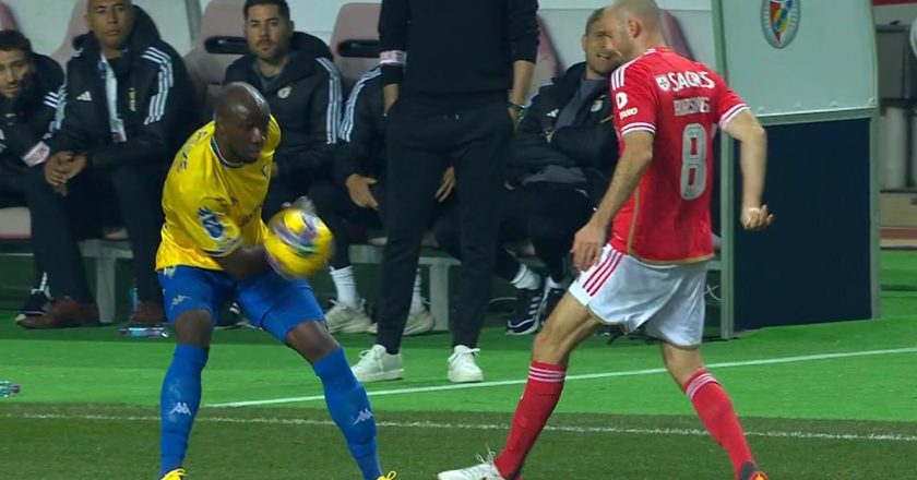 SL Benfica ARRASA arbitragem! Golo do Estoril deveria ter sido anulado? (VÍDEO)