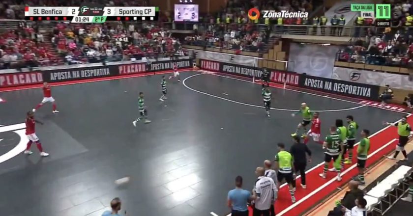 (VÍDEO) O momento em que suplente do Sporting entrou em campo e anulou ataque do Benfica