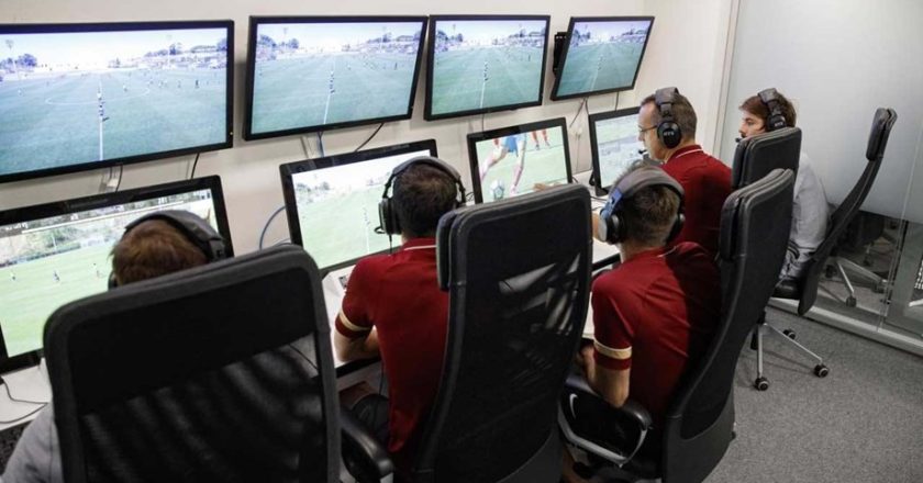 HISTÓRICO!! Conselho de Arbitragem ordena repetição de jogo por causa de erro do VAR