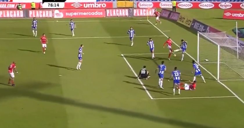 Ficou penalti por marcar contra o FC Porto? VAR mandou seguir! (VÍDEO)