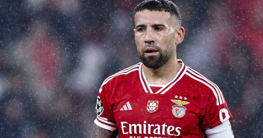 Otamendi expulso ao minuto 60 após esta entrada! (VÍDEO)