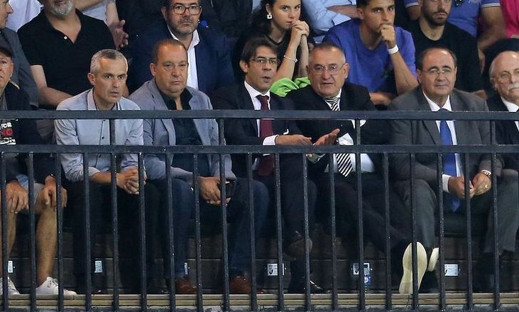 A reação de Rui Costa aos inúmeros protestos dos adeptos benfiquistas