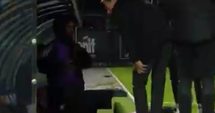As imagens que provam que houve confusão no balneário do Benfica ao intervalo (VÍDEO)