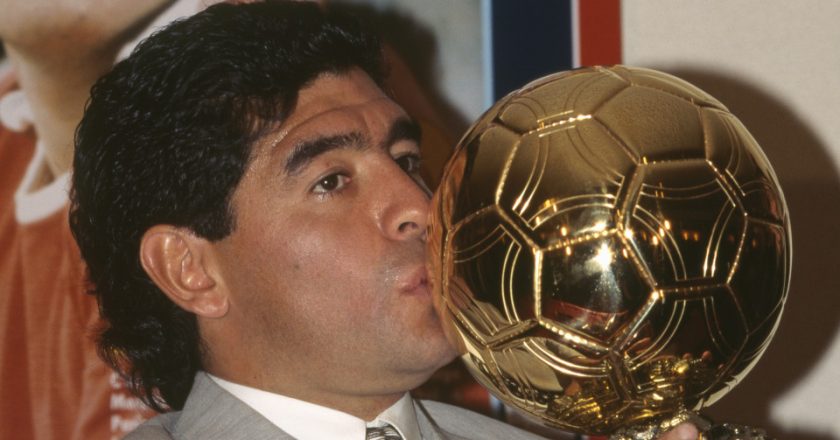 Bola de Ouro de Maradona vai a leilão e o valor inicial é astronómico