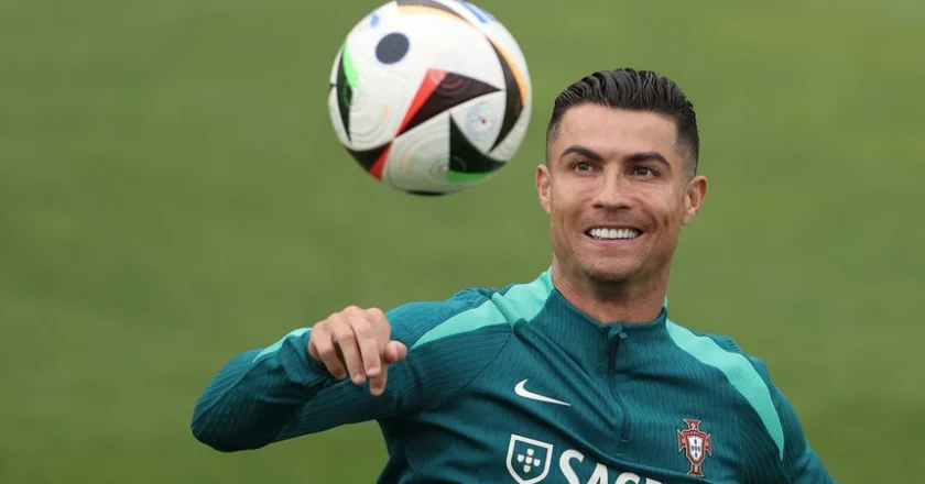 Cristiano Ronaldo já reagiu à enchente no 1º treino de Portugal na Alemanha