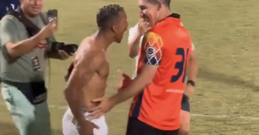 Nani furioso com adversário num torneio nos EUA (VÍDEO)