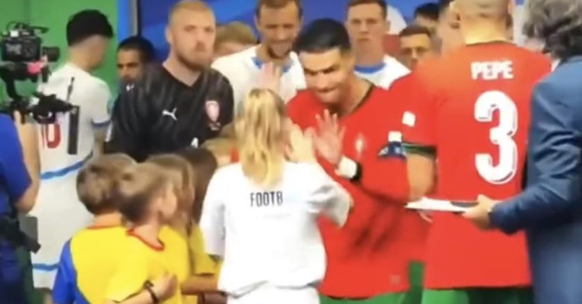 Brincadeira de Ronaldo com uma criança tornou-se viral pelo mundo fora (VÍDEO)