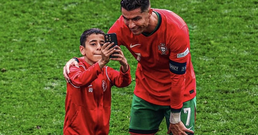 Selfie de criança com Cristiano Ronaldo já corre o mundo