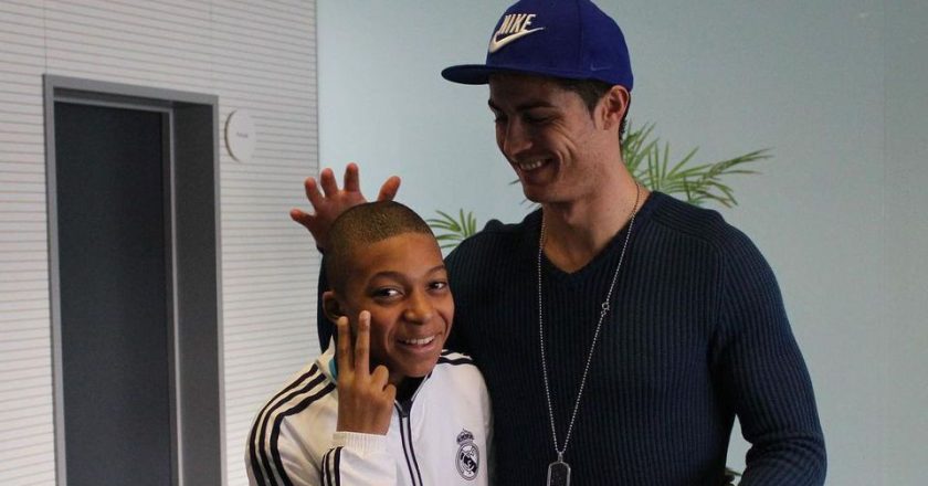 Mbappé cumpre sonho de menino e não esquece Cristiano Ronaldo