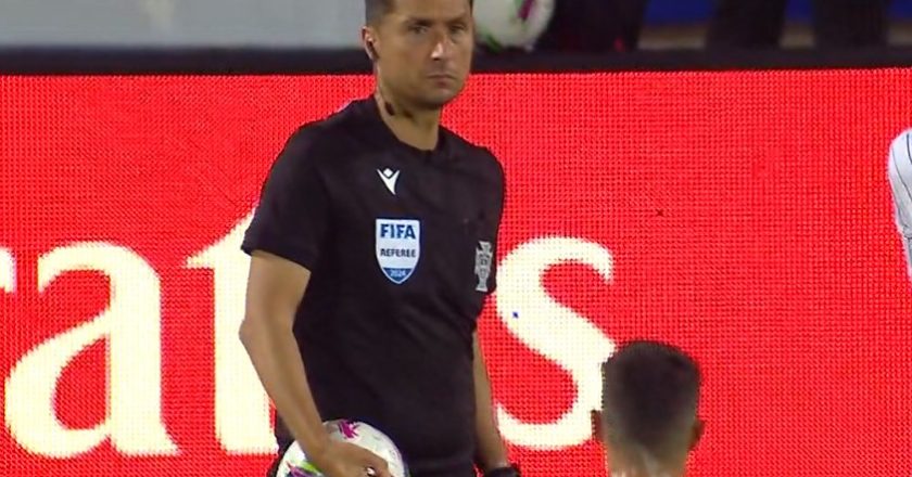 Tiago Martins interrompeu jogo do SL Benfica e o motivo é insólito