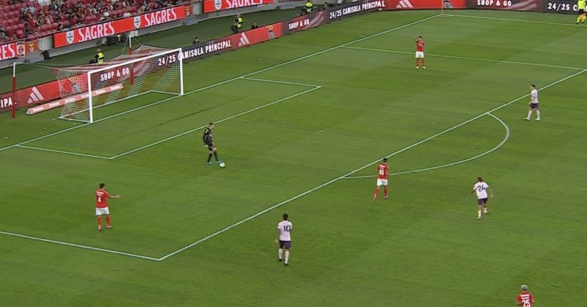 Adeptos do SL Benfica assobiaram Trubin em pleno Estádio (VÍDEO)