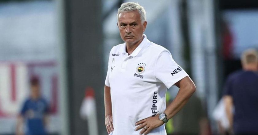 Fenerbahçe começa com derrota na era José Mourinho