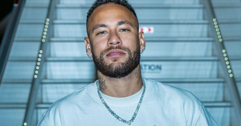 Neymar apresenta a sua terceira filha recém-nascida (fotos)