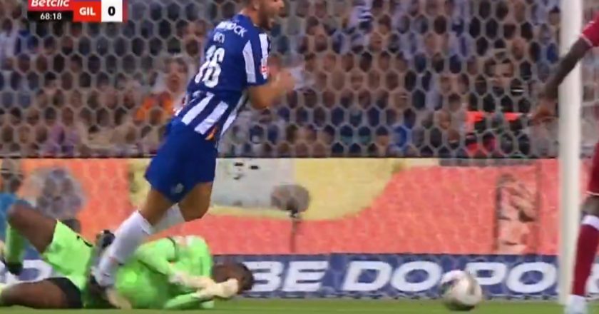 O lance da segunda grande penalidade a favor do FC Porto (VÍDEO)