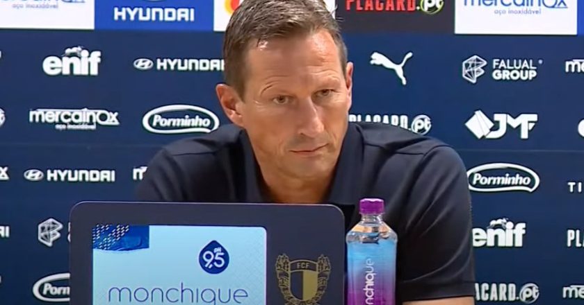 Roger Schmidt explicou ausência de David Neres com uma bicada ao jogador