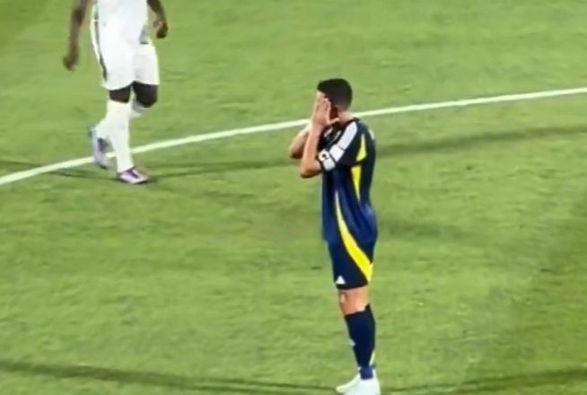 Al Nassr sofreu 4 golos em 17 minutos e gesto de Cristiano Ronaldo já corre mundo