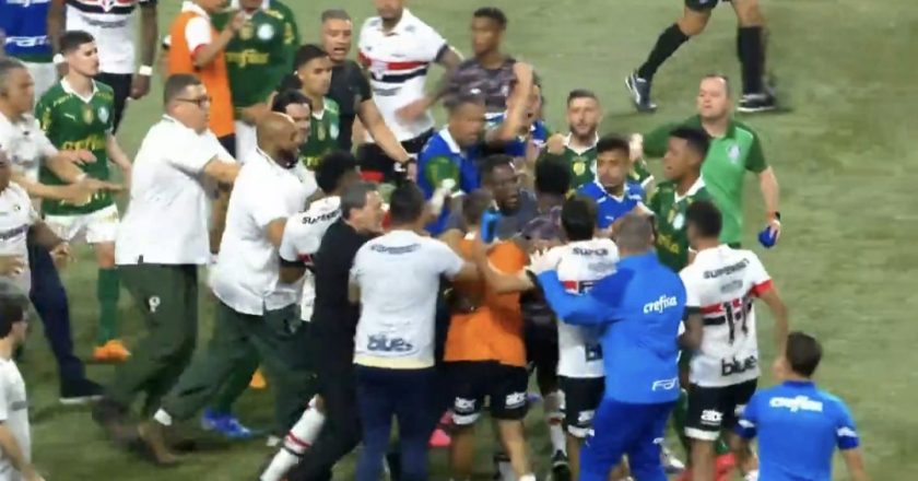 Jogo do Palmeiras de Abel Ferreira acabou ao soco entre jogadores (VÍDEO)