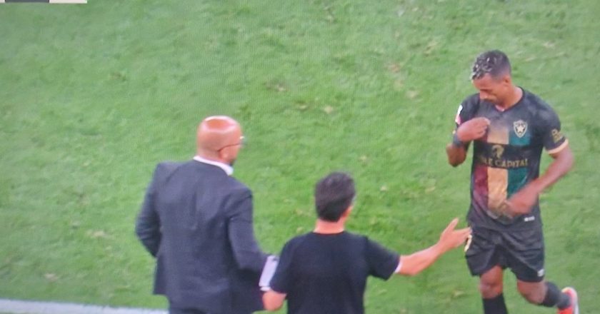 Nani foi substituído no Estádio da Luz e os adeptos do Benfica não perdoaram