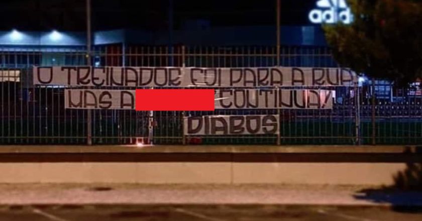 Diabos Vermelhos colocam tarja POLÉMICA junto ao Estádio da Luz que está a dar muito que falar