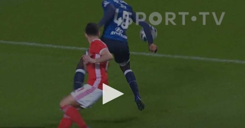 SL Benfica queixa-se de pênalti não assinalado (VÍDEO)
