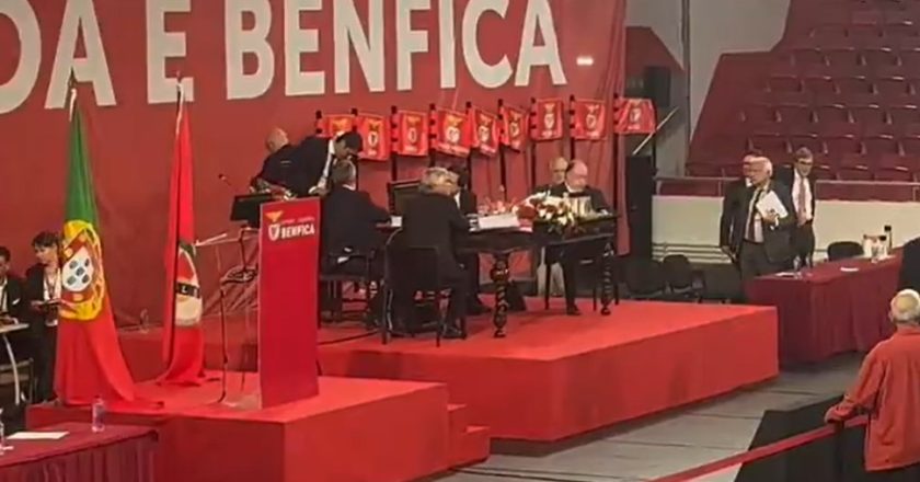 (VÍDEO) O momento em que Fernando Seara se demite do Benfica