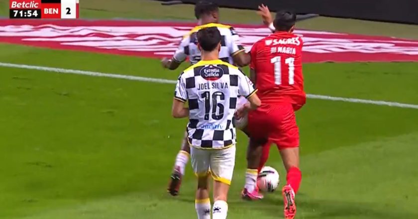 (VÍDEO) Ficou penalti por marcar a favor do Benfica? Falta sobre Di Maria?