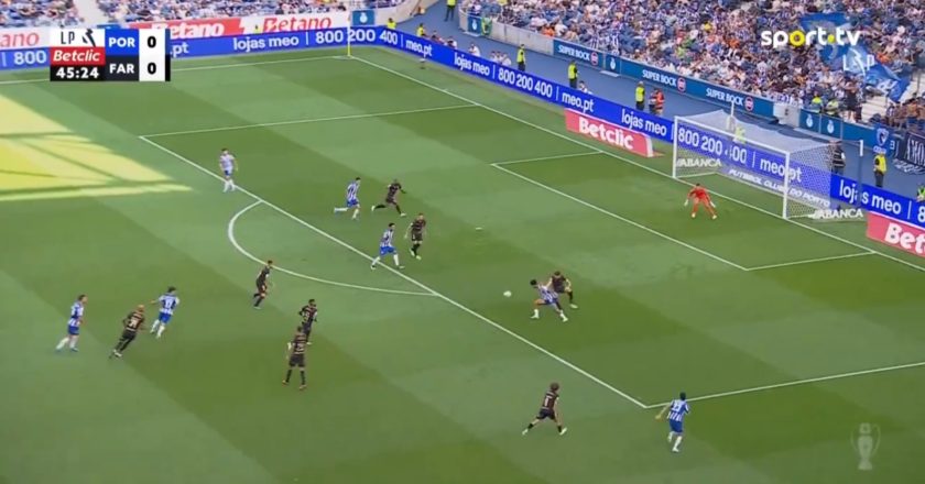 O lance do penalti a favor do FC Porto. Bem assinalado? (VÍDEO)