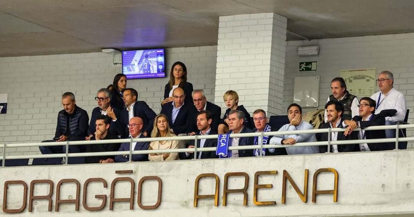 Jorge Mendes visto com André Villas-Boas no Dragão Arena