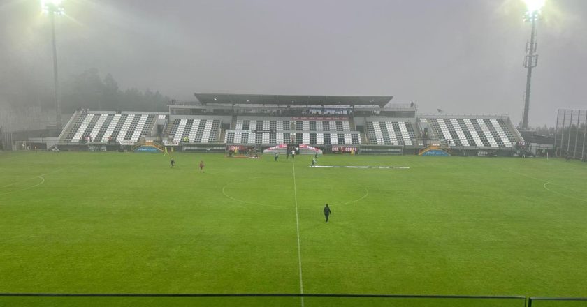 O estádio do Nacional estava assim 15 minutos após cancelamento de jogo …