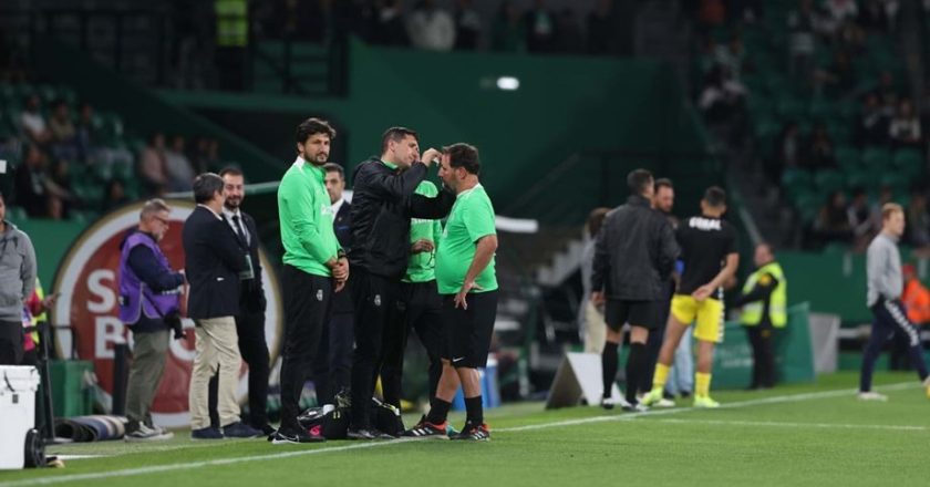 Paulinho, técnico de equipamentos, teve de ser assistido no aquecimento