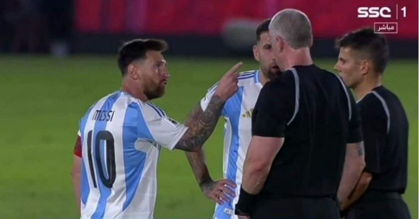 Messi FURIOSO com o árbitro após derrota da Argentina frente ao Paraguai (VÍDEO)