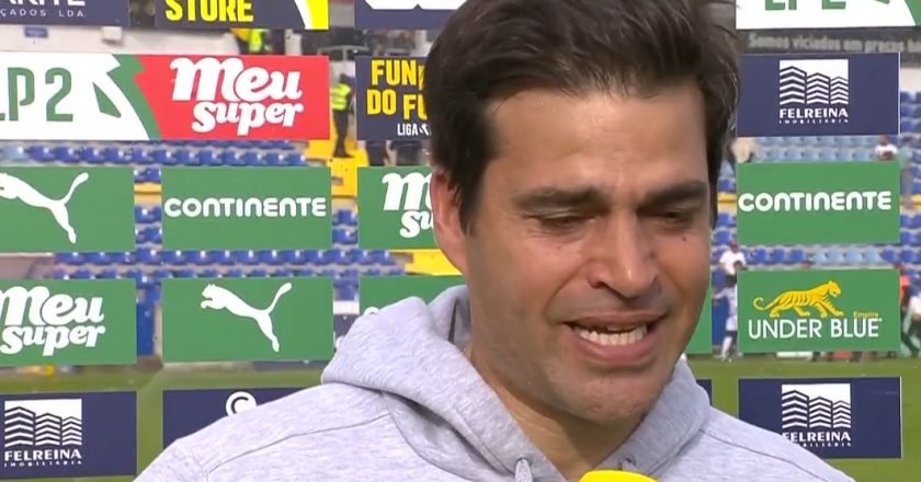 Treinador do Torreense, Tiago Fernandes, acabou flash-interview a chorar e o motivo é emocionante (VÍDEO)