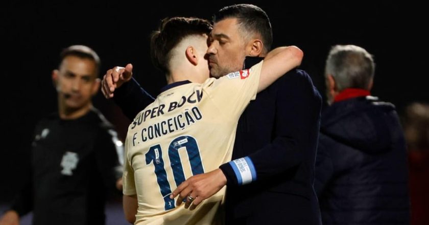 Pai contra filho: Sérgio Conceição irá estrear-se pelo Milan frente a Francisco Conceição