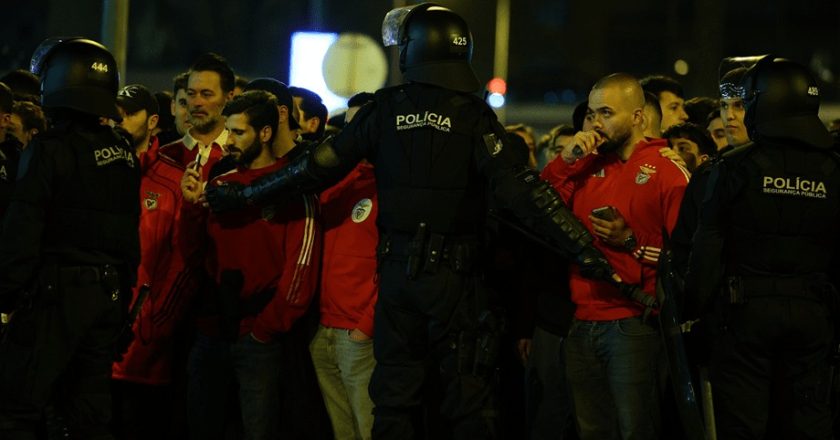 Dezena de adeptos do Benfica foram barrados na entrada do Estádio de Alvalade com bilhetes falsos