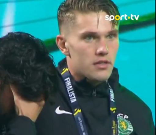 Francisco Trincão lavado em lágrimas após penalti falhado