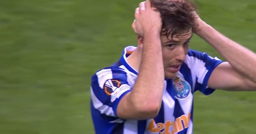 O mau momento continua! Olympiacos marca e está na frente aos 79 minutos (VÍDEO DO GOLO)