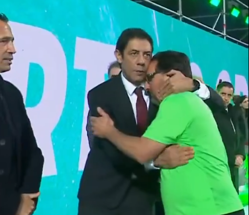 Fair-play! Paulinho e Rui Costa abraçaram-se após final da Taça da Liga