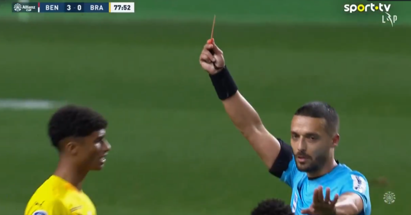 A falta que valeu o vermelho a jogador do Braga que teve em campo apenas 7 minutos (VÍDEO)
